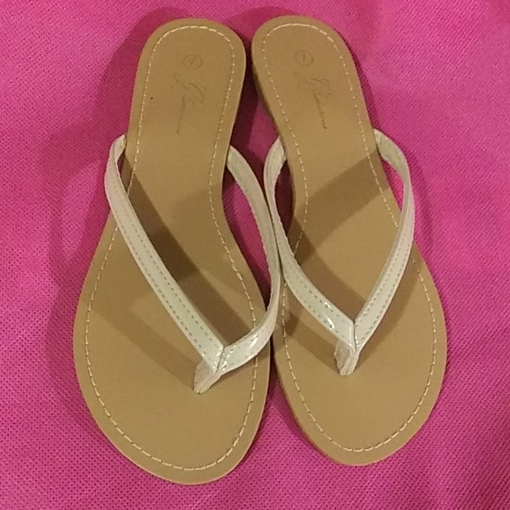 🌸 Cream Flip Flops Size 7